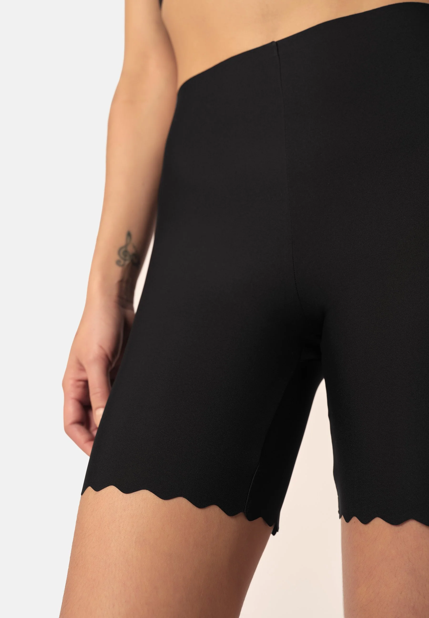 Micro Essentials Pants short | black 084274-087665 - Image 5